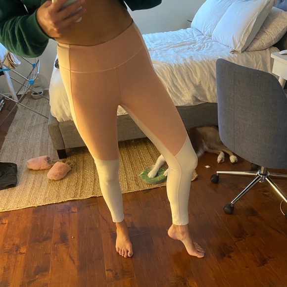 Outdoor Voices Warm Up Leggings Blush - Picture 3 of 8